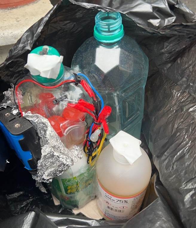 高雄市楠梓区民眾3日上午发现疑似暴裂物，通知警方到场处理。（翻摄照片／林瑞益高雄传真）