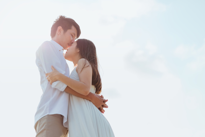 金牛男、巨蟹男、天蝎男、射手男、水瓶男最懂得疼惜女友。（示意图／Shutterstock）