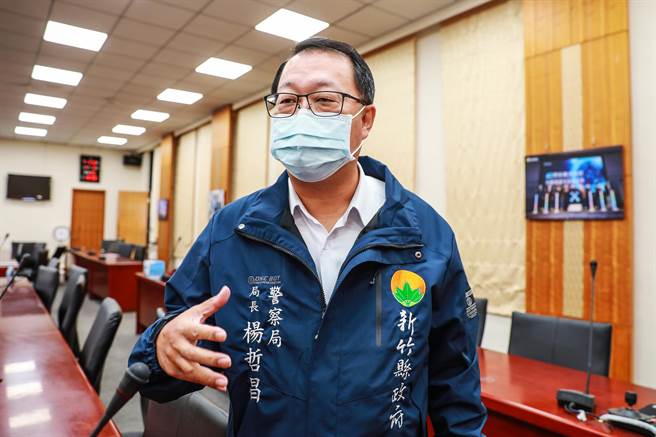 新竹县警局长杨哲昌指庄武能坦承传恐吓县议员的简讯，强调新竹县警方侦办此案绝对站得住脚。（罗浚滨摄）