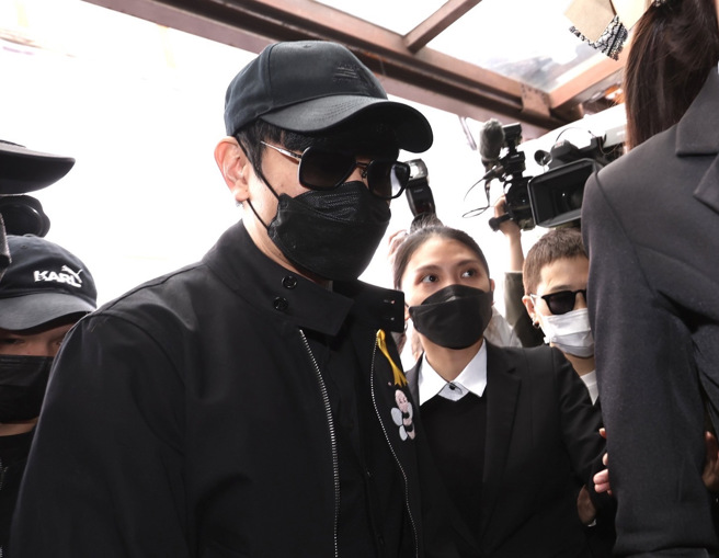 林俊杰3日现身恩师林秋离告别式，神情肃穆。（陈俊吉摄）