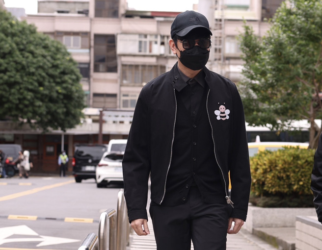 林俊杰3日现身恩师林秋离告别式，神情肃穆。（陈俊吉摄）