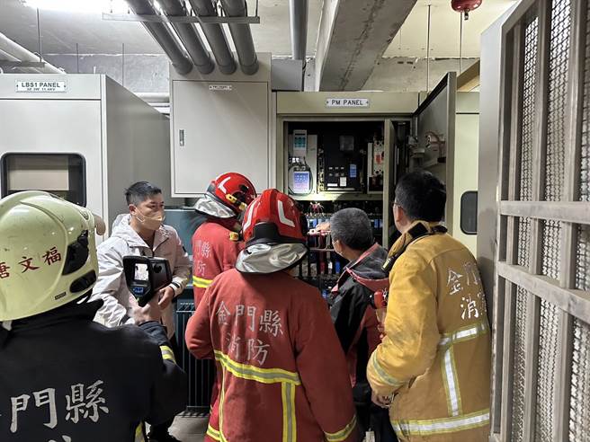 金门县金城镇某国中地下室今（3日）上午8时许传出火警，消防局获报前往救援。（金门县消防局提供）