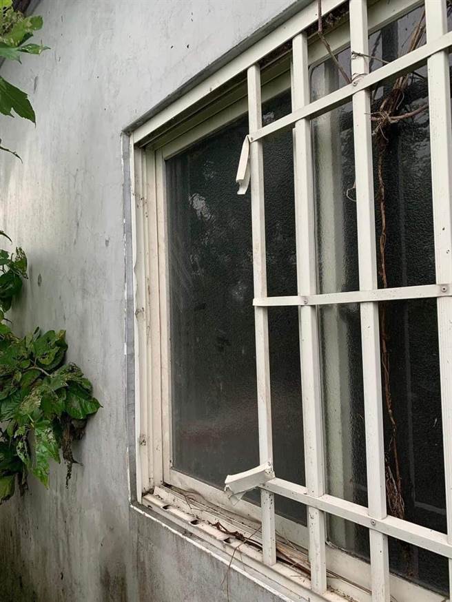该民宅不到半年，于今年1月2日大半部的铝窗又遭破坏。（民眾提供／吴佩蓉宜兰传真）