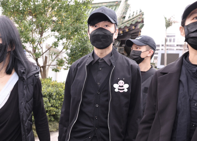 林俊杰在恩师林秋离告别式待30分钟后离开现场。（陈俊吉摄）