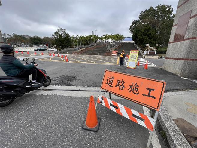 最近施工并封闭介寿桥上行右转进入环场道路路段，预计封闭到9日，来改善电力系统。（彰化县政府提供／吴建辉彰化传真）