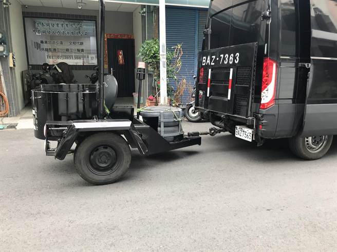 高雄楠梓区民眾3日发现疑似爆裂物，刑事局获报到场处理，初步判定没有爆炸疑虑。（翻摄照片／林瑞益高雄传真）