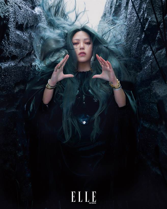 张惠妹担任《ELLE杂志》1月号封面之星。（ELLE杂志提供）