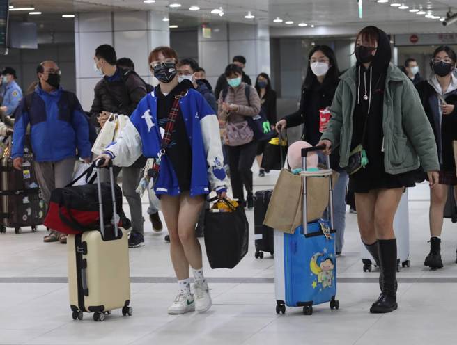 元旦连假结束的时候，台北车站出现收假人潮。（刘宗龙摄）