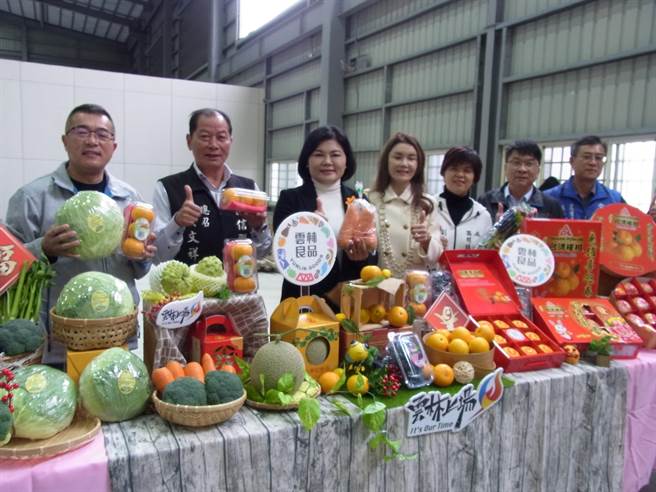 雲林縣農產品新年外銷首發2個貨櫃，加速出口星、馬等國家。（張朝欣攝）