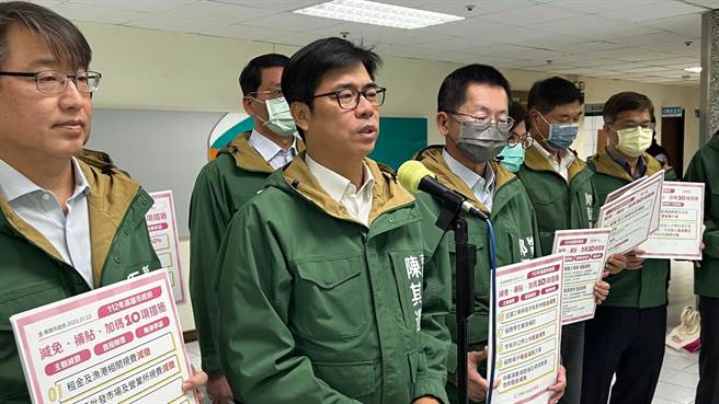 蔡英文总统今（3）日下午宣布，去年全台税收预估超徵4500亿元，其中1800亿元，将保留一定额度，将发现金与全民共享。对此，高雄市长陈其迈今表达支持。（柯宗纬摄）