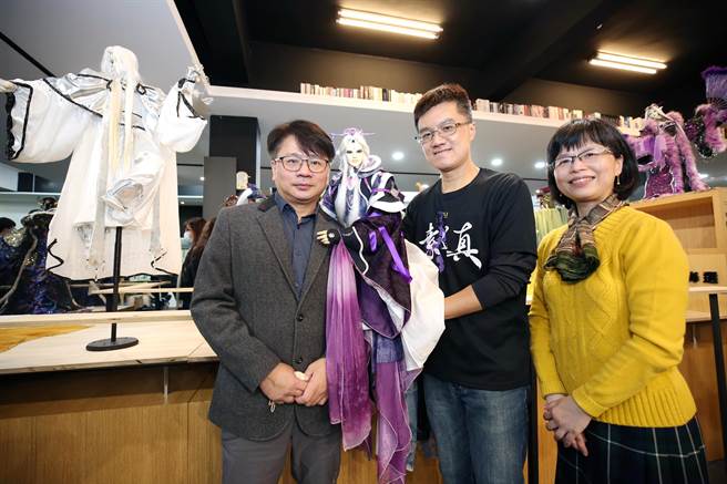 静宜大学盖夏图书馆拥有丰富的馆藏及多功能的空间，期待透过「霹雳英雄战场特展」完整传递布袋戏的文化发展，让图书馆成为创意发想空间。（静宜大学提供）