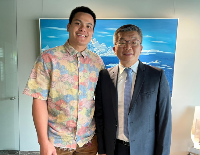 旅美好手张育成（左）与中职会长蔡其昌碰面深谈后，允诺若获得中华队徵召参加经典赛，一定义不容辞。（中职提供）