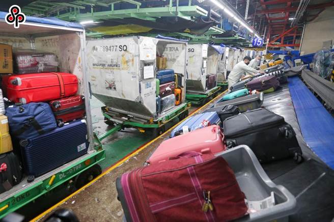 近日长荣航勤及桃园航勤爆发劳资争议，劳动部部长许铭春呼吁经营团队，应该将经营利润与员工合理分享。（报系资料照）