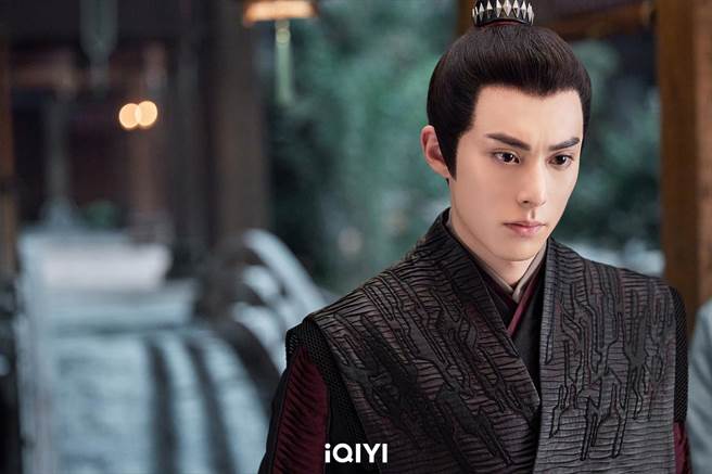 王鶴棣飾演一人之下萬人之上的掌印肖鐸。（愛奇藝國際站提供）