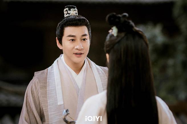 何潤東《浮圖緣》中飾演逐漸因權力扭曲的皇帝慕容高鞏。（愛奇藝國際站提供）