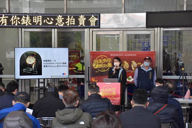 行政执行署新竹分署受嘱托执行红富海非法吸金扣押物品拍卖，3日上午进行第4波拍卖。（谢明俊摄）