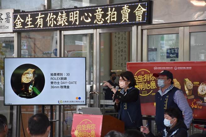 行政执行署新竹分署受嘱托执行红富海非法吸金扣押物品拍卖，3日上午进行第4波拍卖。（谢明俊摄）