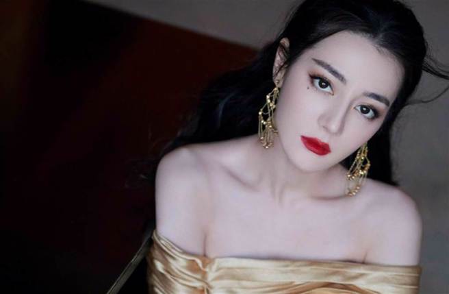 大陆顶流女星迪丽热巴。（图／摘自迪丽热巴微博）