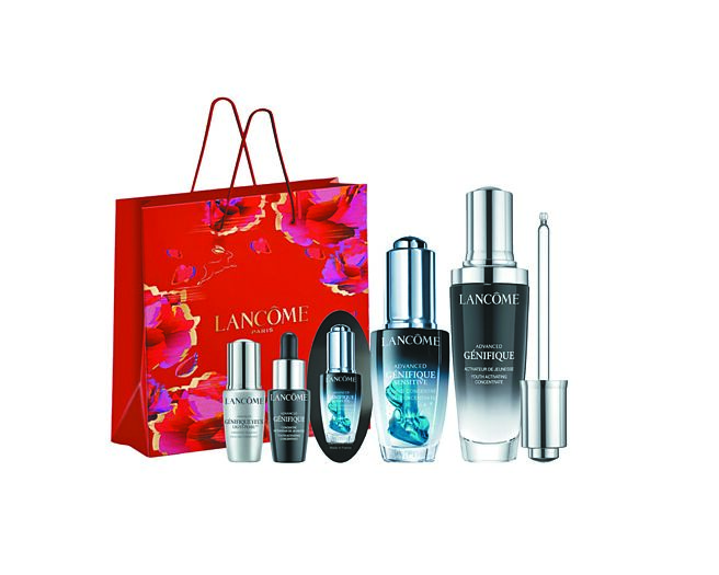 Global Mall新北中和店的Beauty STAGE LANCOME小黑瓶急速修护组，优惠价7380元。（Global Mall提供）