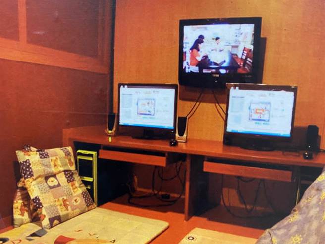 中市潘女在1家网咖包厢内产子。图为网咖包厢照。（陈淑芬翻摄）
