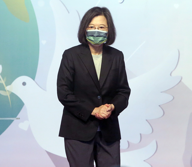 全国税收去年超徵新台币4500亿元，总统蔡英文元旦谈话定调「钱花刀口」。（资料照,赵双杰摄）