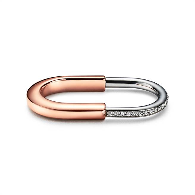 Tiffany Lock 18K白金与玫瑰金镶钻双指戒，23万7000元。（Tiffany提供）