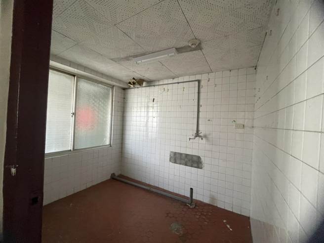 位於復興西區勞宅共有7戶空戶，目前屋內內部狀況。（洪靖宜攝）