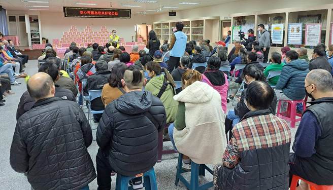 大安区农会连续第九年第16次以公益安农、永续善农为出发点，举办「2023安心呷．农为您～安农香肠送爱心」公益活动。(陈世宗摄)