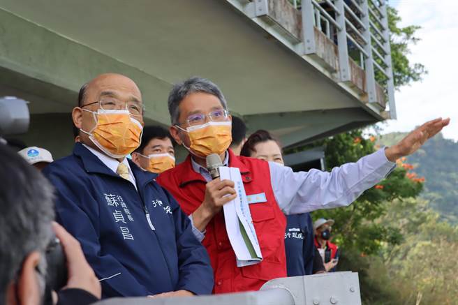 今行政院长苏贞昌特地到曾文水库视察水情，了解目前调节状况。（吕妍庭摄）