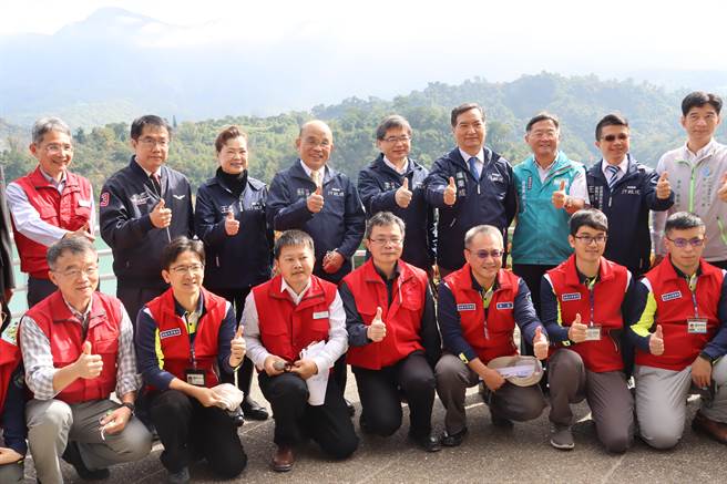 今行政院长苏贞昌特地到曾文水库视察水情，并感谢相关单位的努力和配合。（吕妍庭摄）