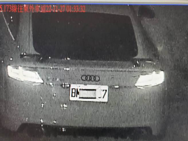 七股区173线道去年11月间聚集一群飙仔在道路上高速竞技，警方经1个多月调查，查出21名涉案驾驶，今天将人送办。（读者提供／张毓翎台南传真）