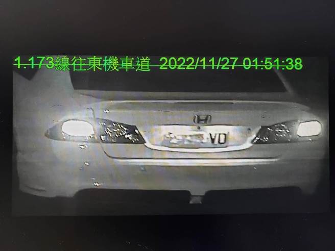 七股区173线道去年11月间聚集一群飙仔在道路上高速竞技，警方经1个多月调查，查出21名涉案驾驶，今天将人送办。（读者提供／张毓翎台南传真）