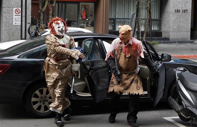 北投警分局3日上午11時舉行防搶演練。（北投警分局提供）