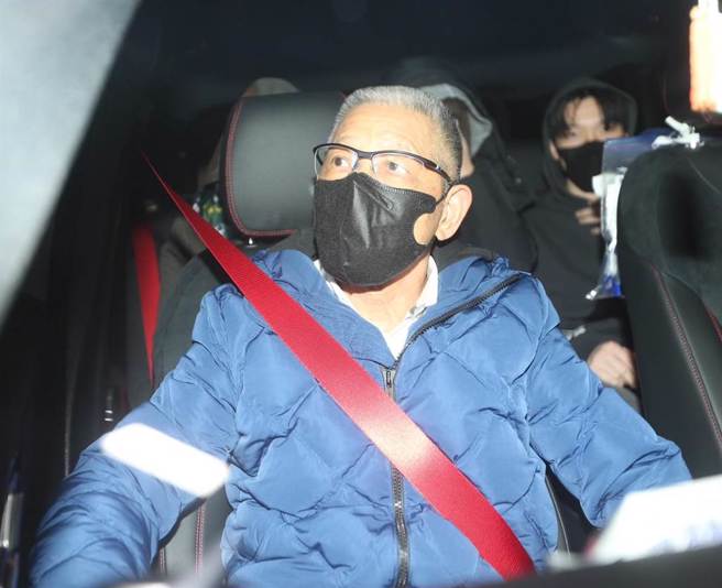 蕭景田交保後搭車離開。（陳怡誠攝）