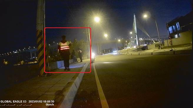 爱心手炼神助攻，潭北警助九旬老妇平安返家。(警方提供)