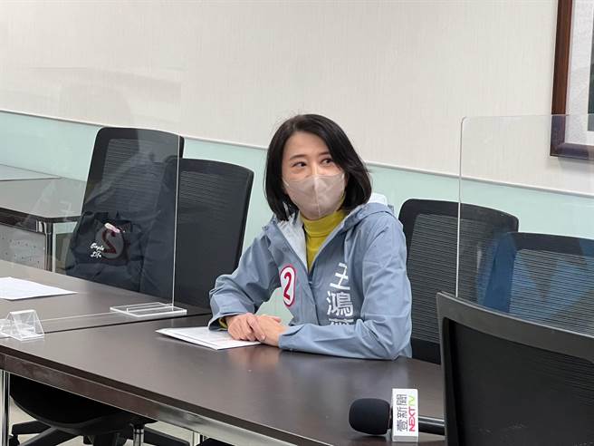 王鴻薇向台北市選委會反映，該陳抗明顯有意圖使人不當選的問題。（李奇叡攝）