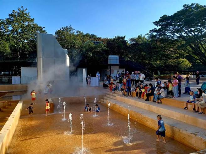 高雄寿山动物园「亲子的同乐天堂」。（柯宗纬翻摄）