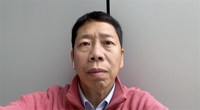 国民党高雄市议员黄绍庭今（4）日痛批，苏揆该下台，竟漠视广大民意，并喊话高雄需第2座高铁站，未来没有高铁的高雄火车站，恐沦为全台「最大蚊子馆」。（柯宗纬翻摄）