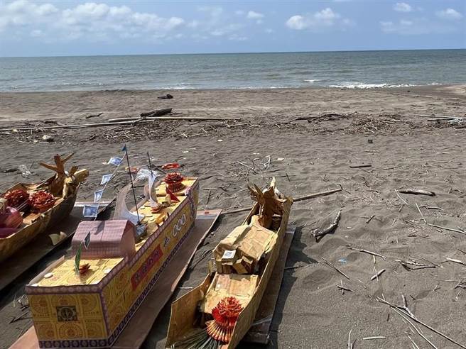 桃园市新屋区一间宫庙，去年8月13日晚间在永安渔港海边举办普渡送煞法会，未料3人溺毙，魏姓宫庙负责人遭桃园地检署依过失致死罪嫌起诉。（本报资料照片）