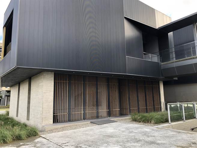 横山书法艺术馆内厕所，现已延长开放时间至晚间8时，待确认安全与照明措施后，有望24小时全天开放，桃美馆呼吁民眾共同维护厕所环境卫生。（蔡明亘摄）