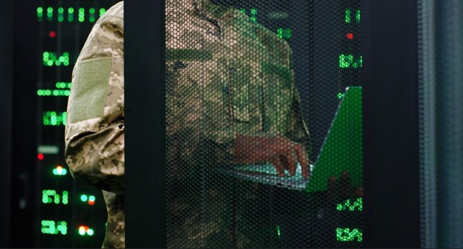 國軍爆發重大共諜案！退役劉姓上校前往中國經商，被對岸吸收後返台刺探軍機，共有現役校級軍官6人涉嫌加入蒐集情資，高雄高分檢認為劉等7人觸犯違反國家機密保護法等罪嫌，聲請法院羈押劉等4人獲准，其餘3人則以10萬至20萬元交保。（示意圖／達志影像）