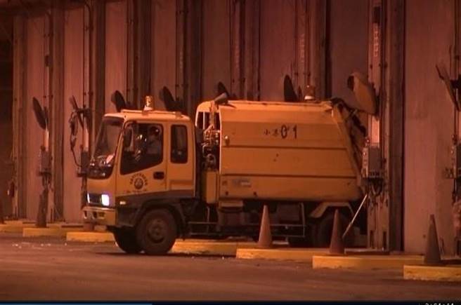 高雄市长陈其迈先前喊出2022年垃圾处理量缩减至130万公吨，高市府环保局不仅成功达成目标，且今年总垃圾量降至只有123万公吨。（高市府环保局提供／洪浩轩高雄传真）