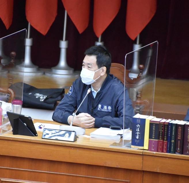 国民党立委费鸿泰呼吁蔡政府，善用健保卡与数位转帐，元宵节（2／5）前「还税于民」。（费鸿泰办公室提供／游念育台北传真）