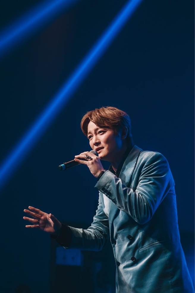 阿沁日前率领多位新人同台演出，互动逗趣。（红心字会提供）