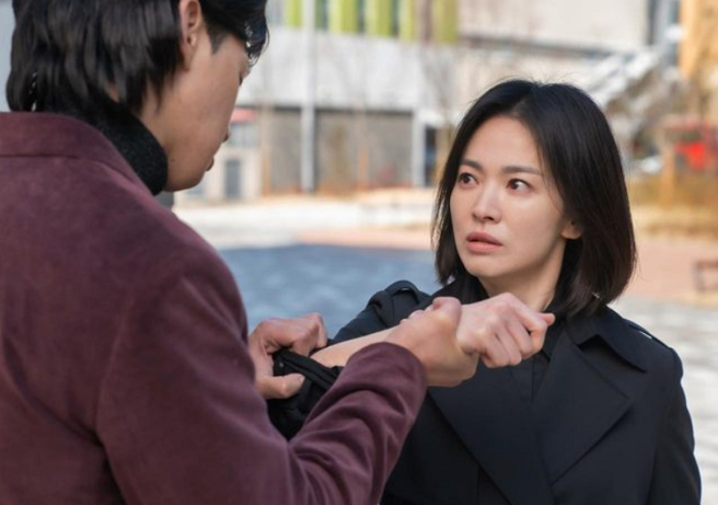 宋慧乔主演的《黑暗荣耀》上线后，吸引许多人观看外，讨论度也飙高。（图／Netflix 提供）