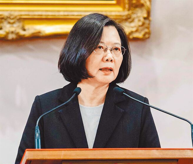 蔡英文忽视民意、一周数变的摇摆立场，成为她好感度一路下探的原因。（图／本报系资料照）