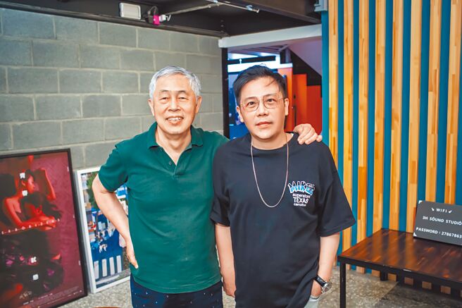 杜笃之（左）替新导演姜寧做音效，把电影拉拔到更高的高度。（禾力文创提供）