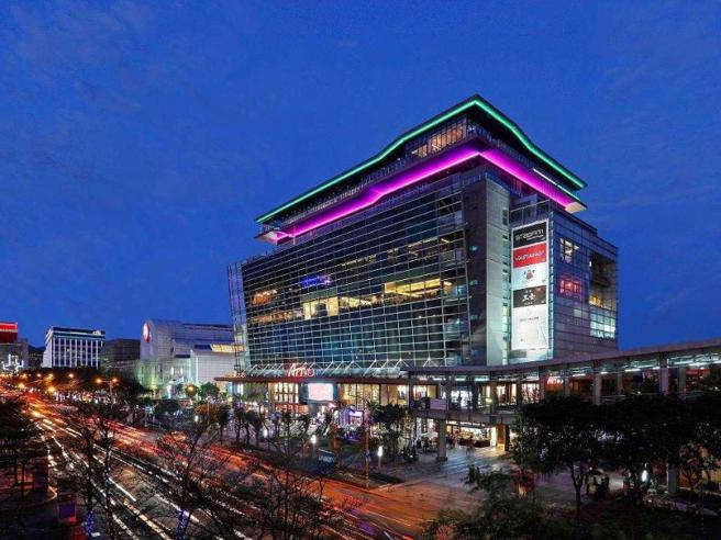 位於信義區的ATT商場是台北市知名地標，過去屢屢創下銷售佳績。（圖／翻攝畫面）