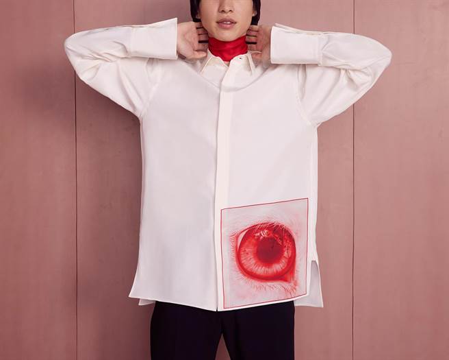 FERRAGAMO 农历新年系列以「赤兔之眼」呈现出品牌的简约美学。（FERRAGAMO 提供）