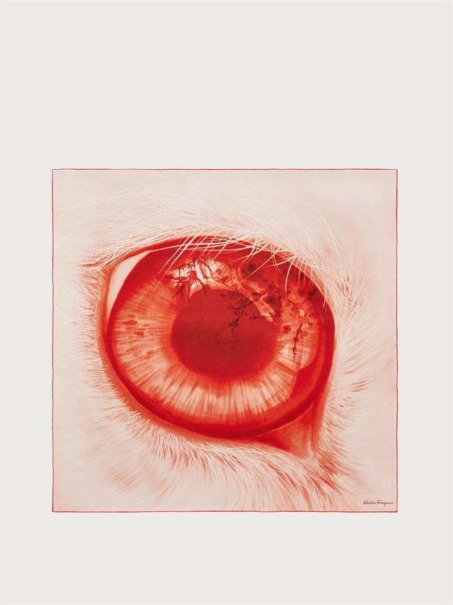 FERRAGAMO  兔眼印花真丝方巾，1万6500元。（FERRAGAMO 提供）